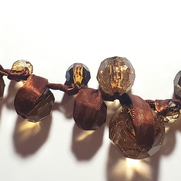 VINTAGE Necklace with a series of faceted, iridescent acrylic beads - Picture 10 of 10